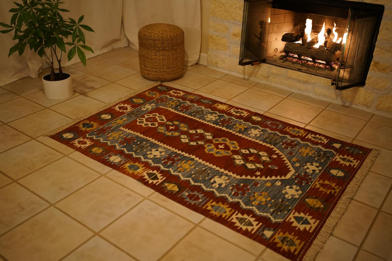 Handmade Turkish Ushak Kilim – Vintage Wool Area Rug